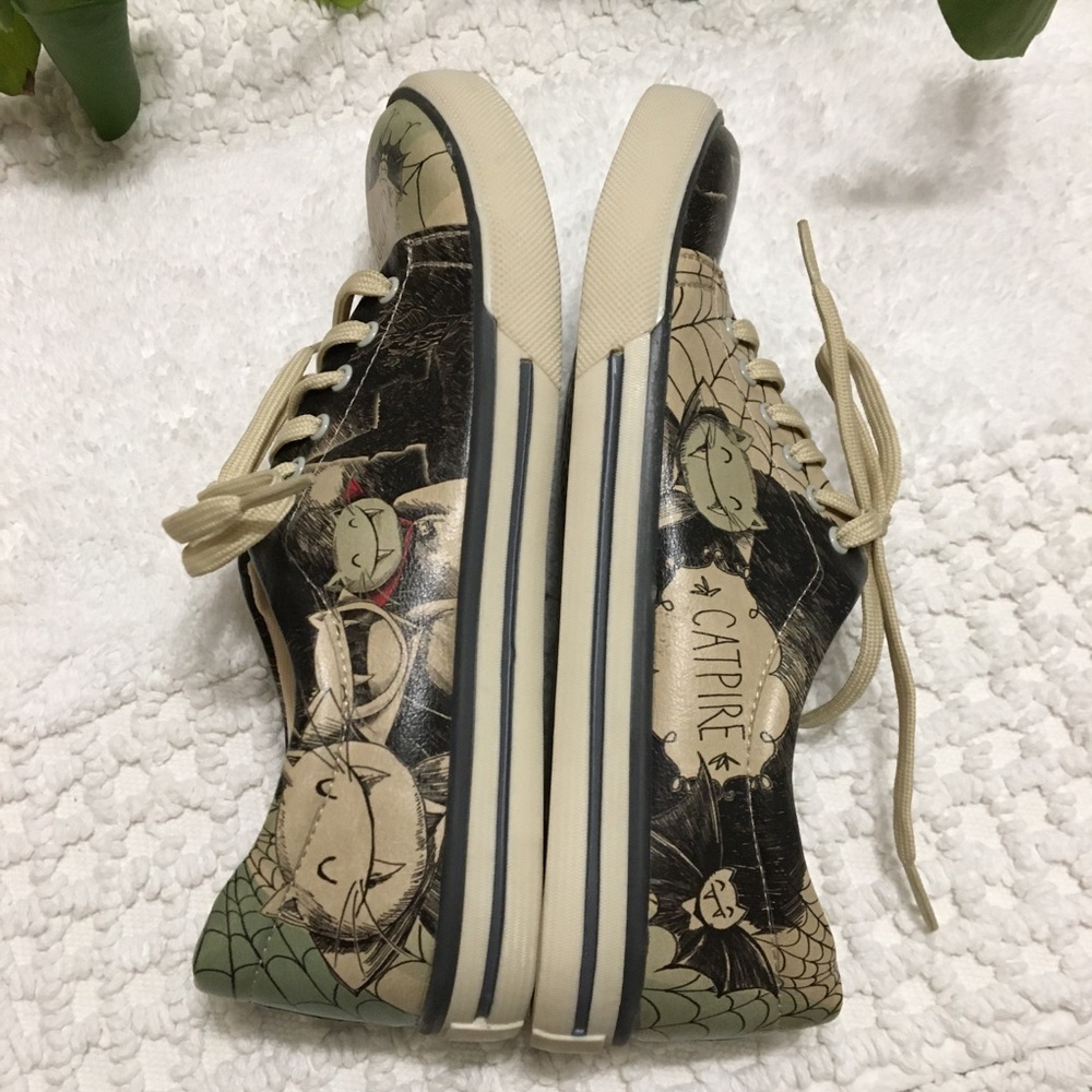 DoGo hand painted vegan ‘Catpire’ sneakers - Picture 11 of 16